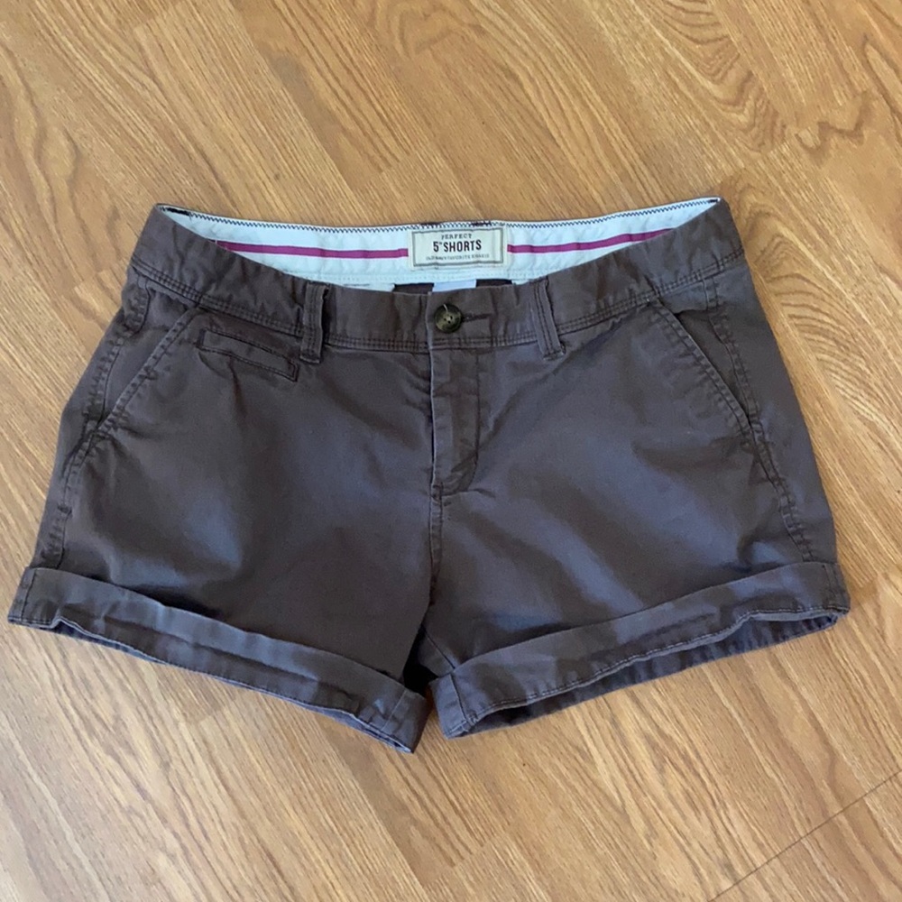 Old Navy 5” low rise shorts size 8